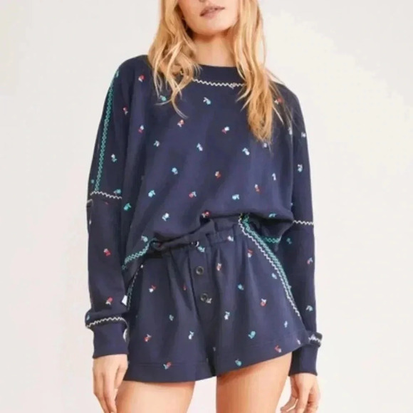 Something Navy Hazel Floral Paperbag sweatshirts and top In Navy - Picture 1 of 15